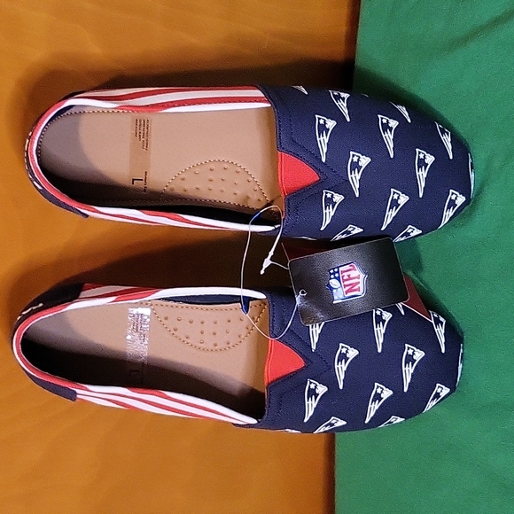 Womens Navy Blue / Red / White New England Patriots Canvas Shoes - Picture 2 of 6
